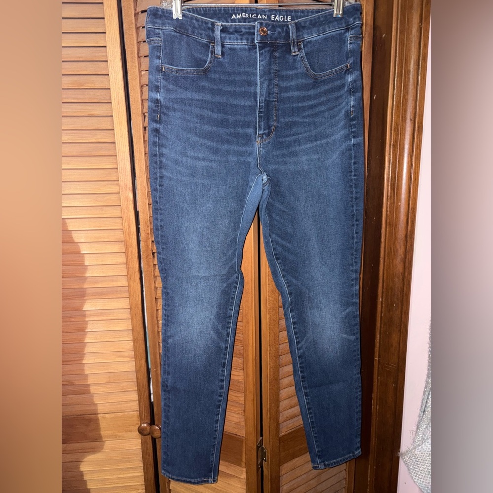 AEO ripped jegging.